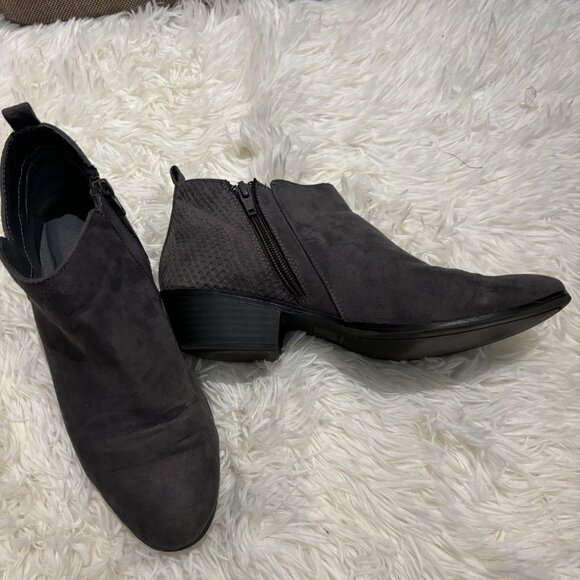 Ankle bootie | Sz 8 | Color: Gray - Picture 2 of 3